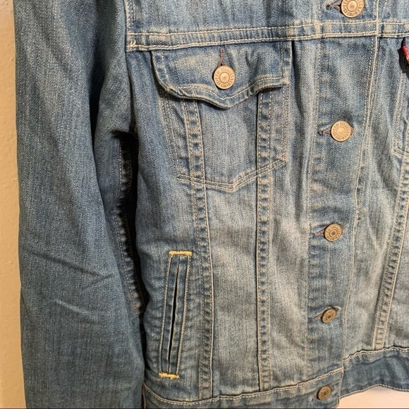Levi Strauss & Co. Denim Jacket Light Wash - Picture 6 of 12